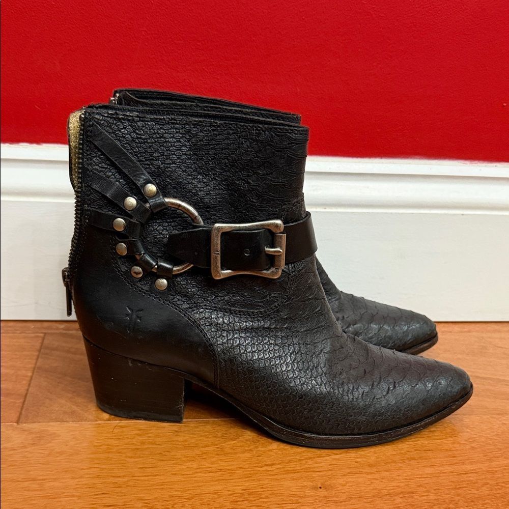 Frye Women's‎ Black Zoe Ring Short Smooth Full Grain/Snakeskin Boots Size 6.5